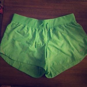Nike running shorts L